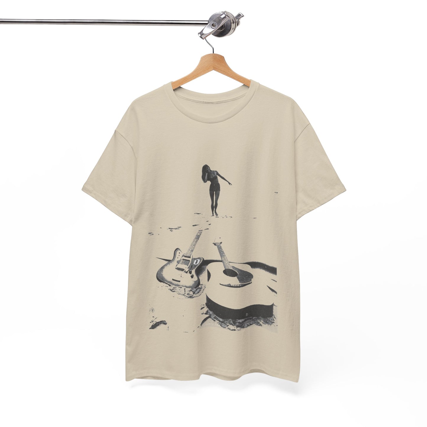 Bikini Beach Guitar T-shirt - Retro Au Go Go