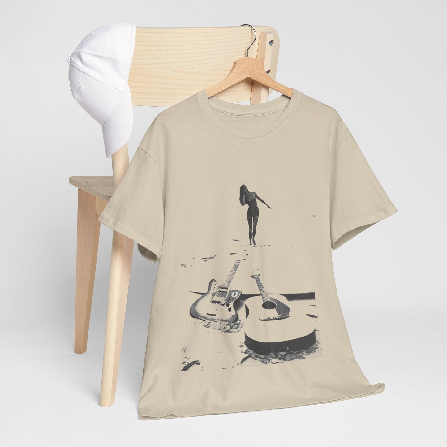 Bikini Beach Guitar T-shirt - Retro Au Go Go