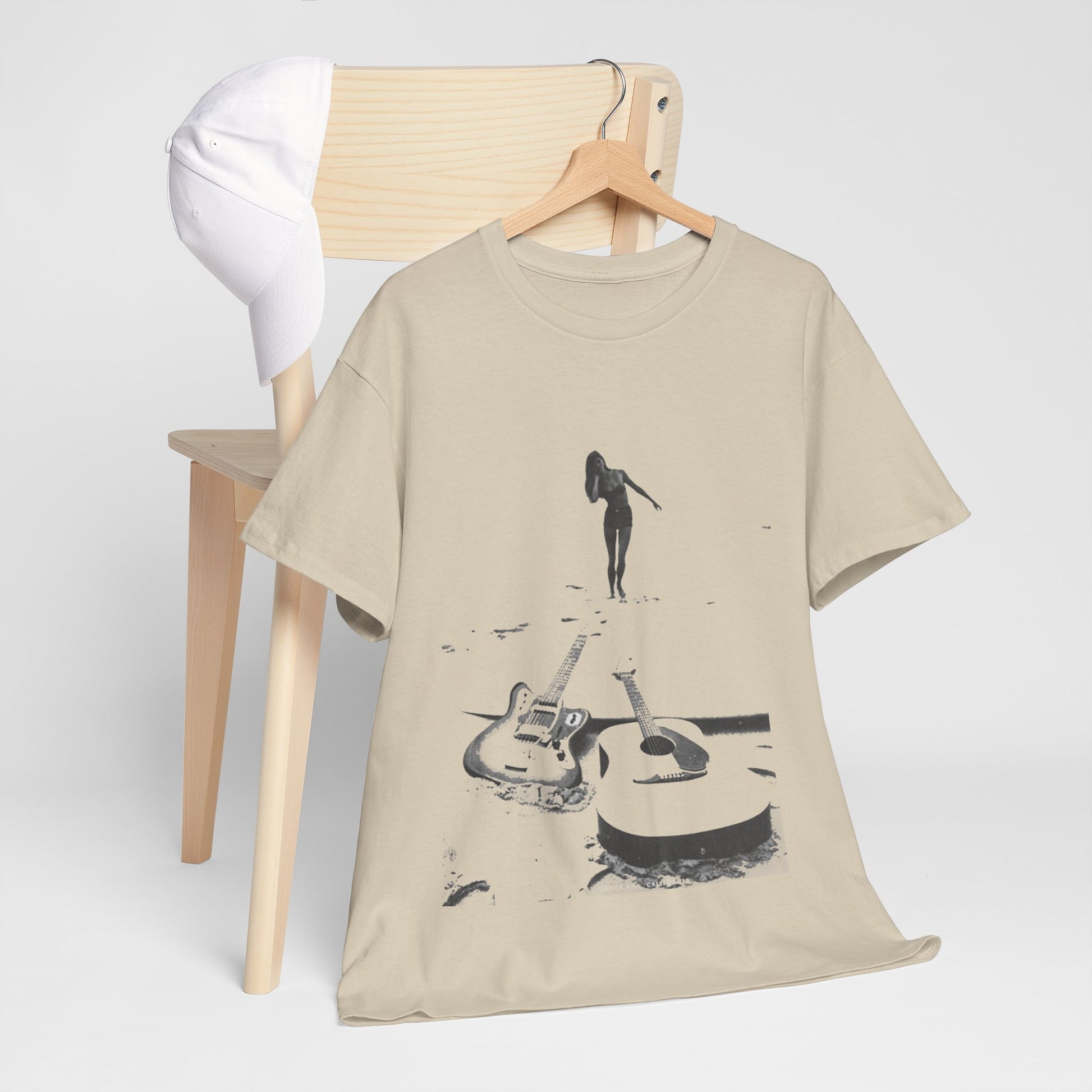 Bikini Beach Guitar T-shirt - Retro Au Go Go