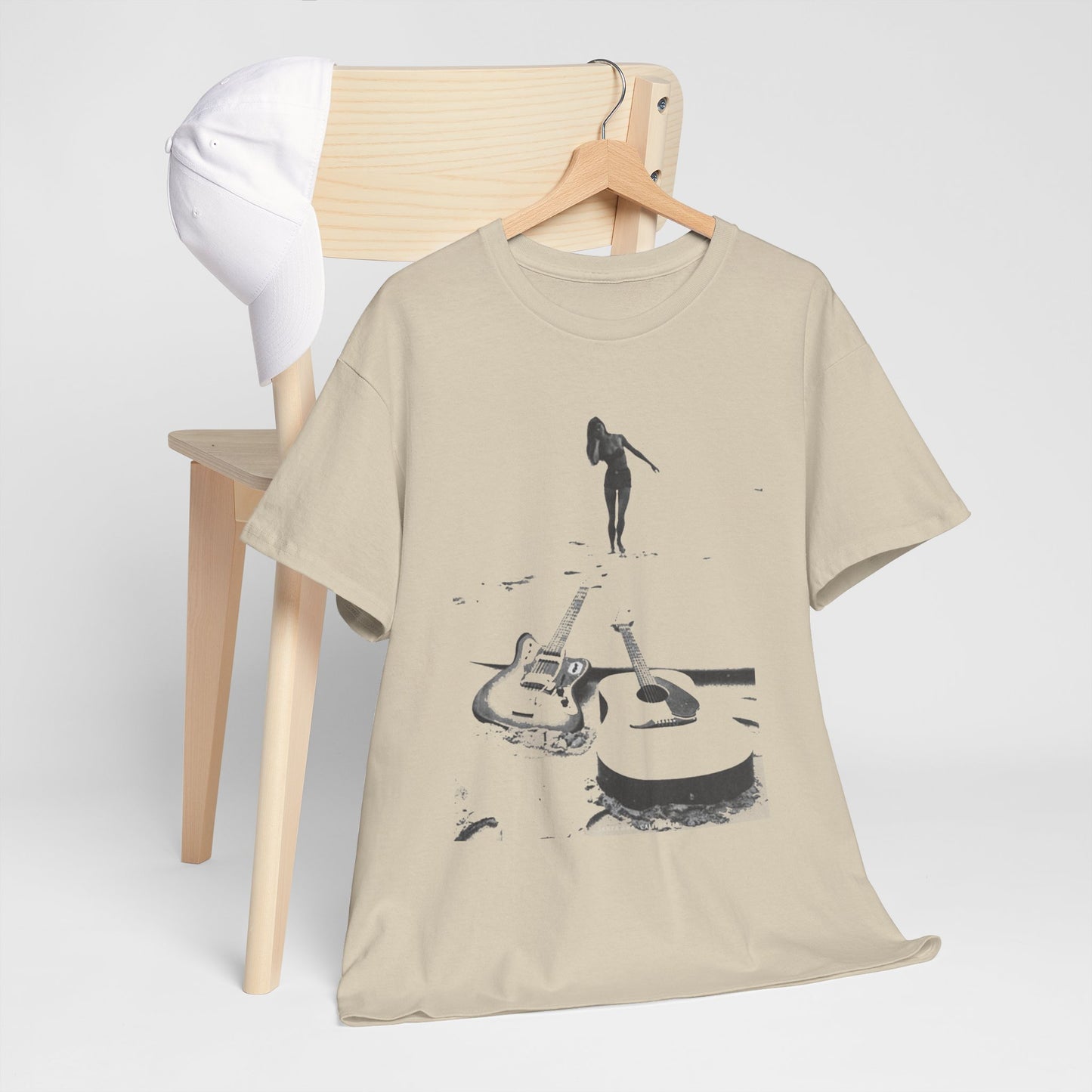 Bikini Beach Guitar T-shirt - Retro Au Go Go